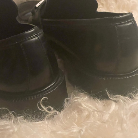 Stuff left behind…. Men’s black leather Gucci loafers size 12D - Picture 6 of 7
